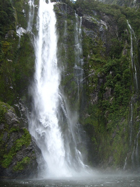 CLOSER LOOK AT THE WATERFALL IN MILFORD SOUND, NEW ZEALAND 