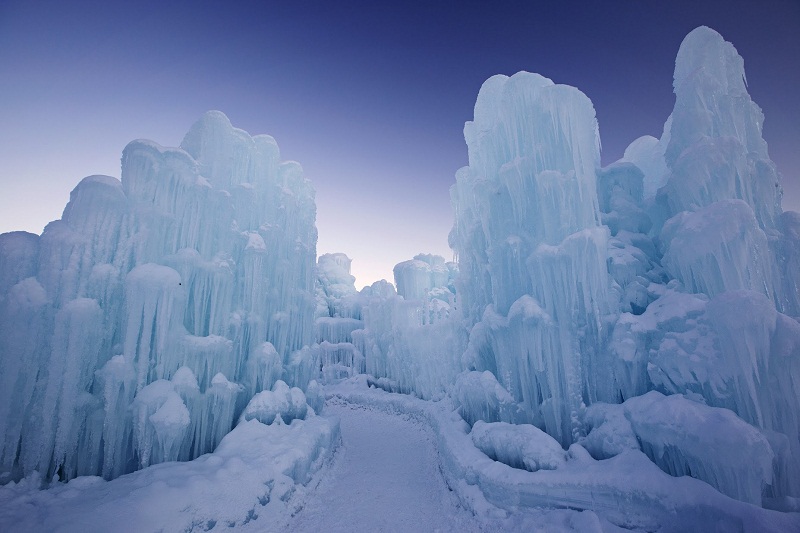 CASTLE OF WHITE OF ICE CASTLES IN SILVERTHORNE 