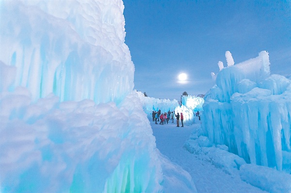 CLASSIC STRUCTURES OF ICE CASTLES IN SILVERTHORNE