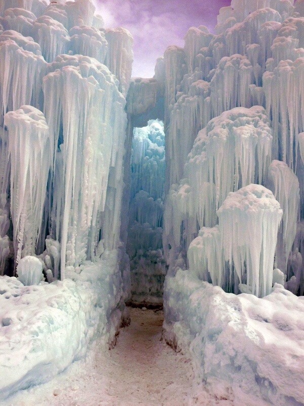 ICE PILLARS OF ICE CASTLES OF SILVERTHORNE