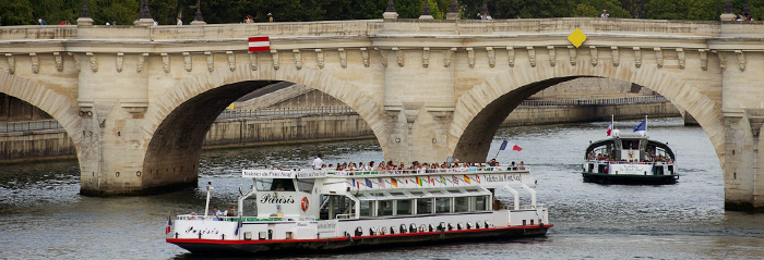 SHIPS PASSING UNDER THE PONT NEUF